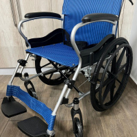 SILLA DE RUEDAS AZUL